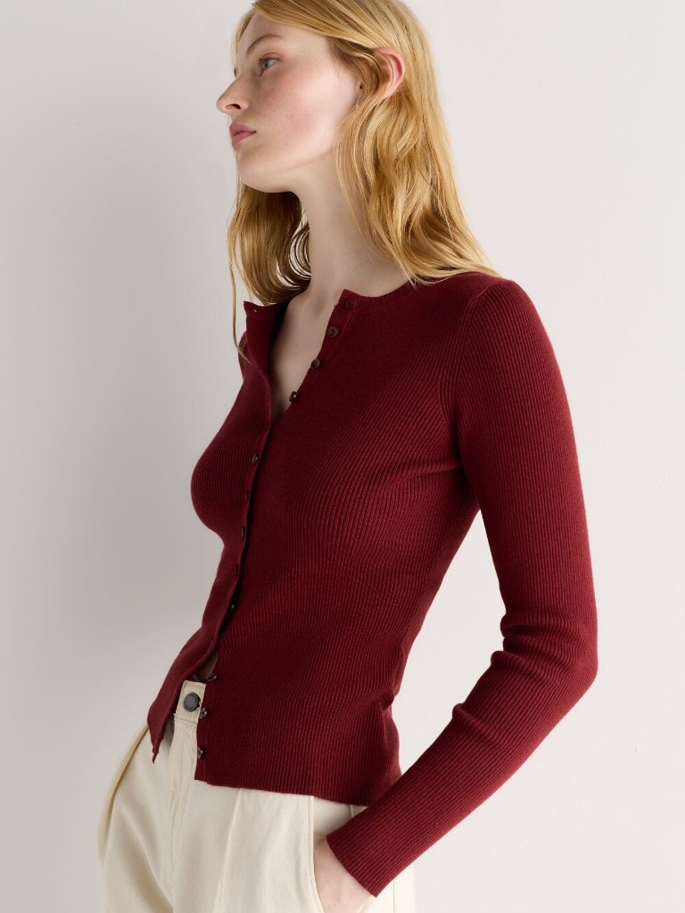 Cotton Cashmere Fitted Ribbed Cardigan in Red
